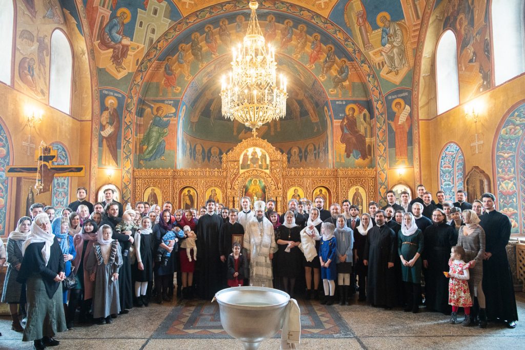 Архиепископ Амвросий совершил крещение сына студента МДА 
