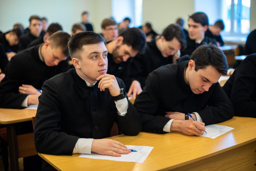 В Московской духовной академии прошло анкетирование студентов