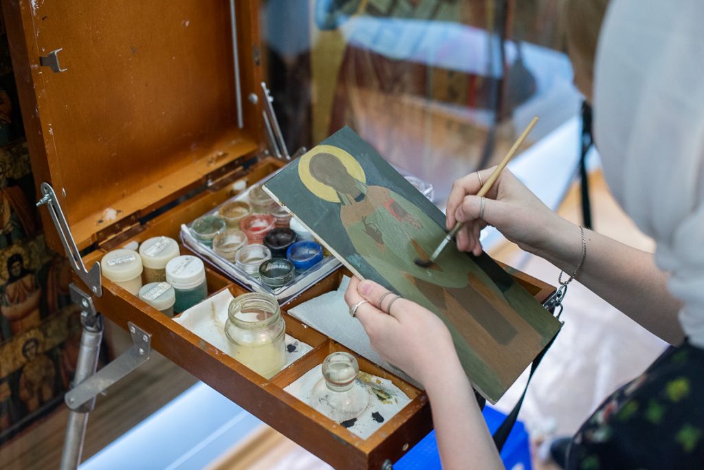 Студенты-иконописцы Донской духовной семинарии проходят музейную практику в музее Московской духовной академии