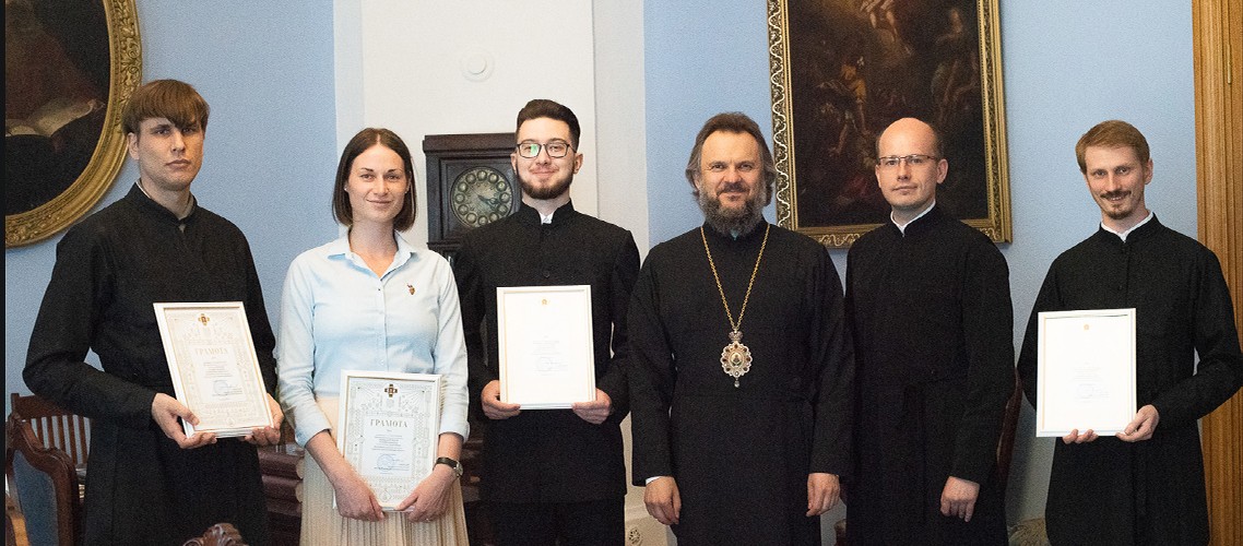 Архиепископ Амвросий наградил студентов и аспирантов, несущих послушание в академическом музее